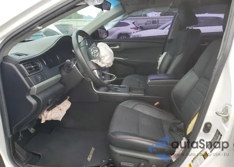 2015 Toyota Camry Le z USA, uszkodzony, nr VIN 4T1BF1FKXFU932547